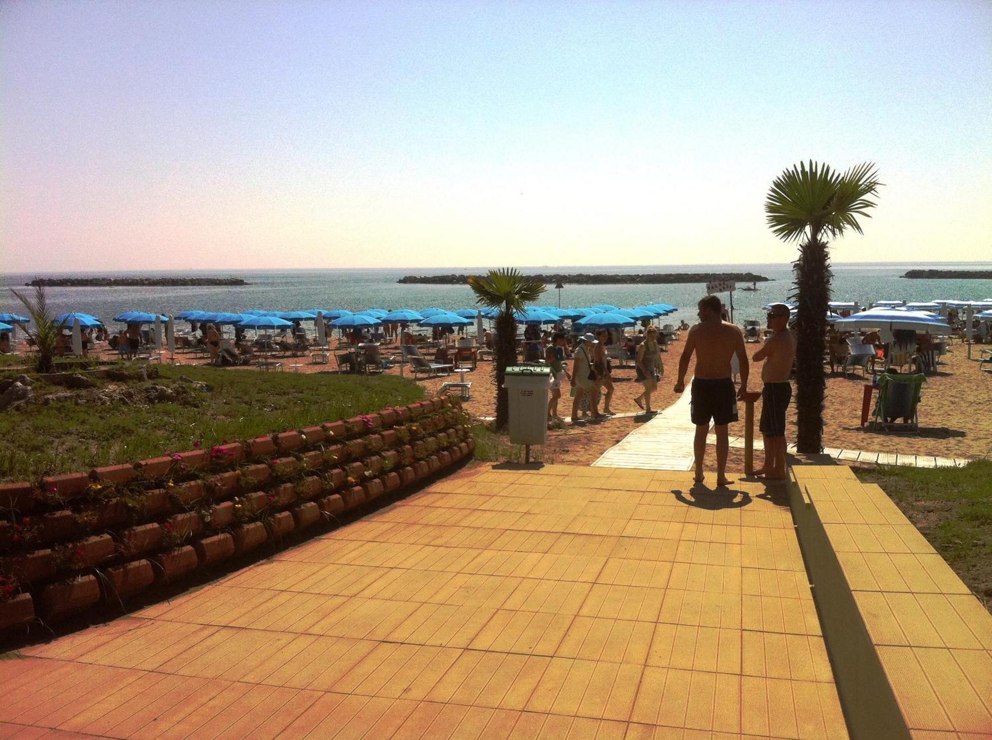 Airone Bianco Residence Village Лидо-делле-Национи Экстерьер фото