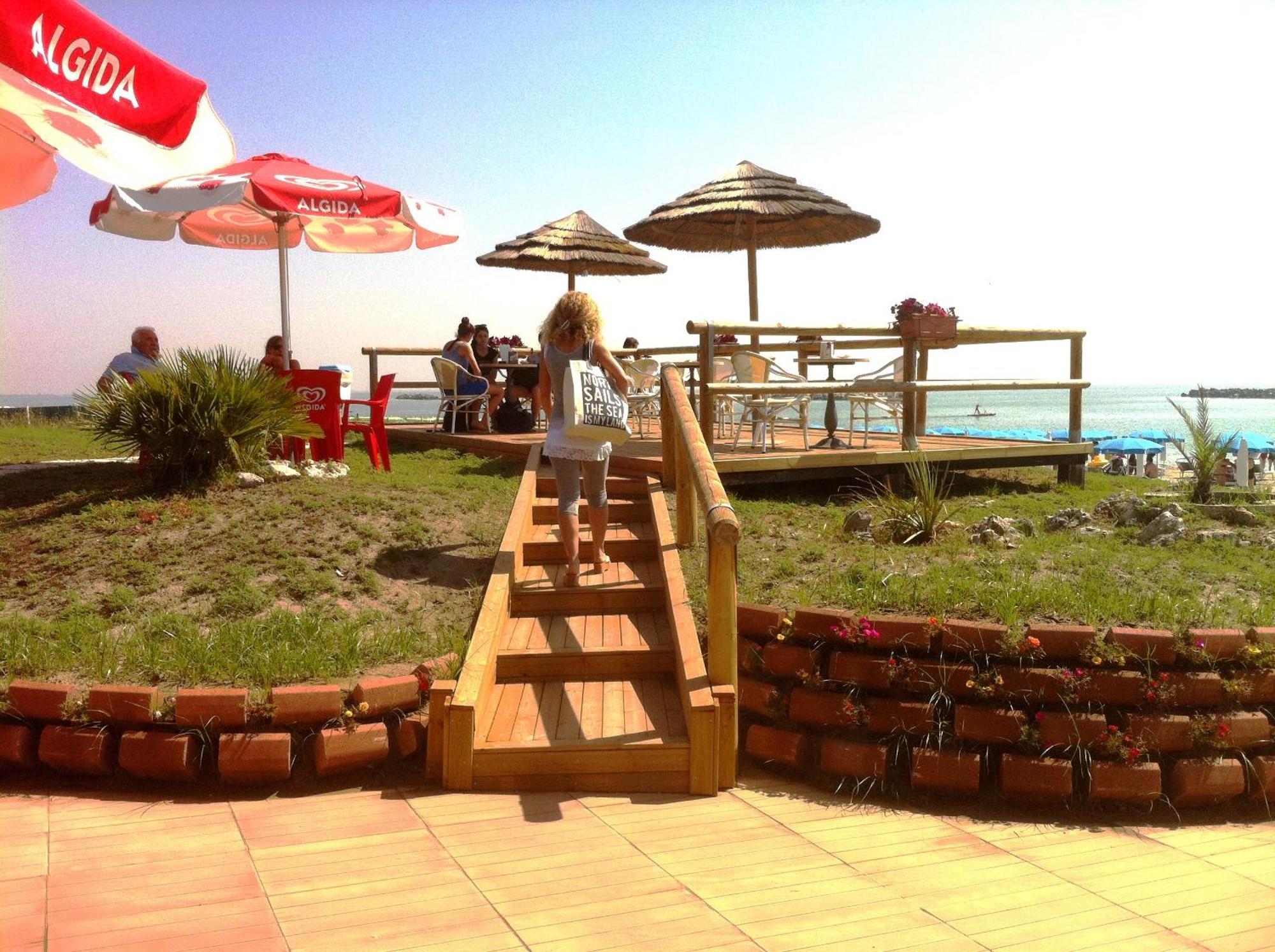 Airone Bianco Residence Village Лидо-делле-Национи Экстерьер фото