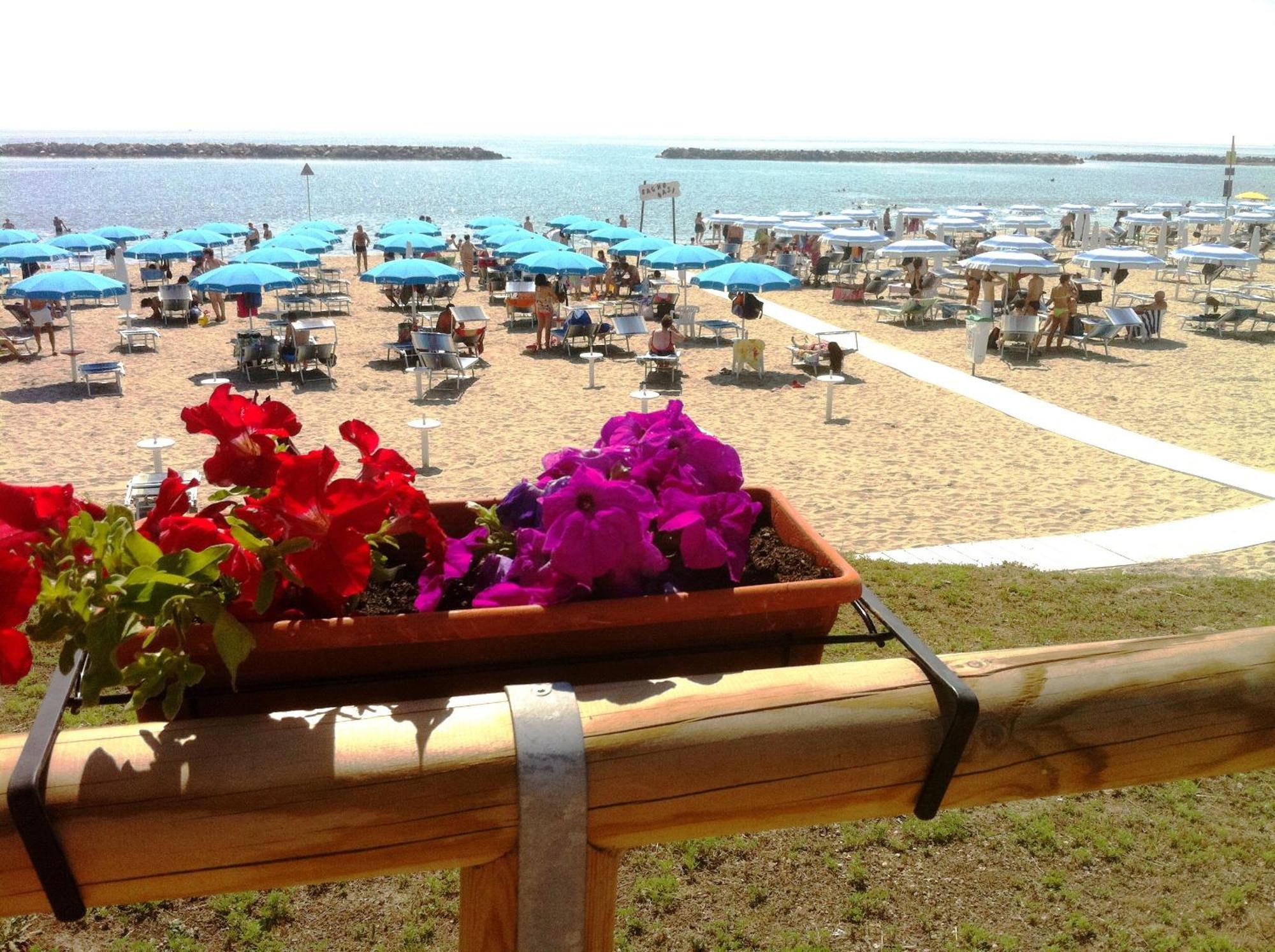 Airone Bianco Residence Village Лидо-делле-Национи Экстерьер фото